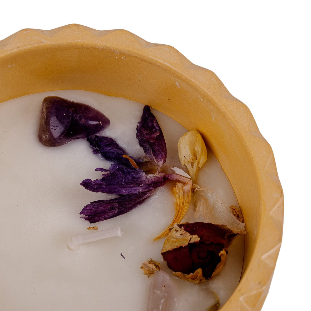 Floral Golden-Toned Modern Plaster and Soy Wax Candle - Fragrance of Triumph