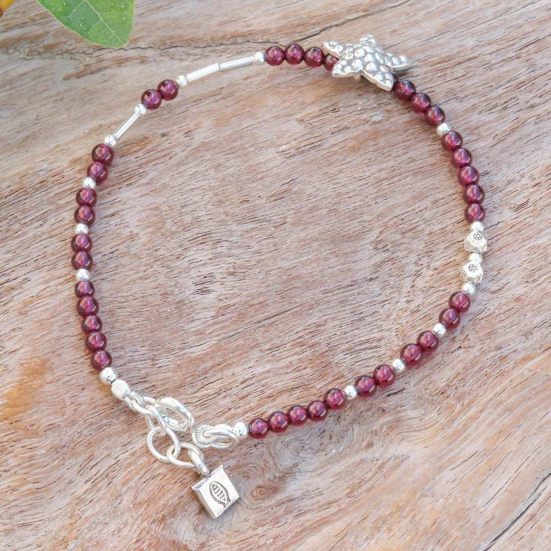 Starfish-Themed Natural Garnet Beaded Pendant Bracelet - Passionate Celebrity