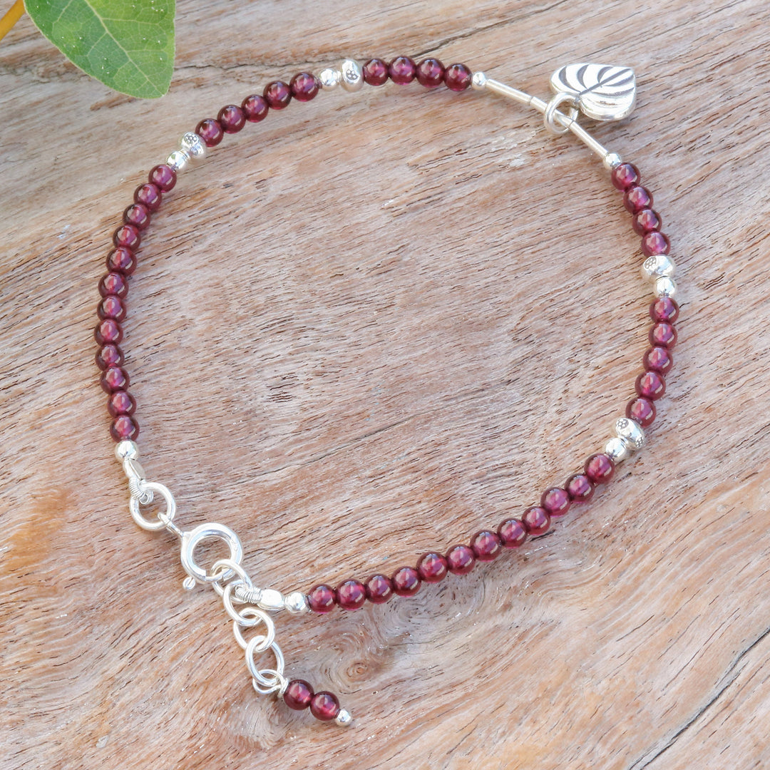 Leafy Hill Tribe Natural Garnet Beaded Pendant Bracelet - Passionate Foliage