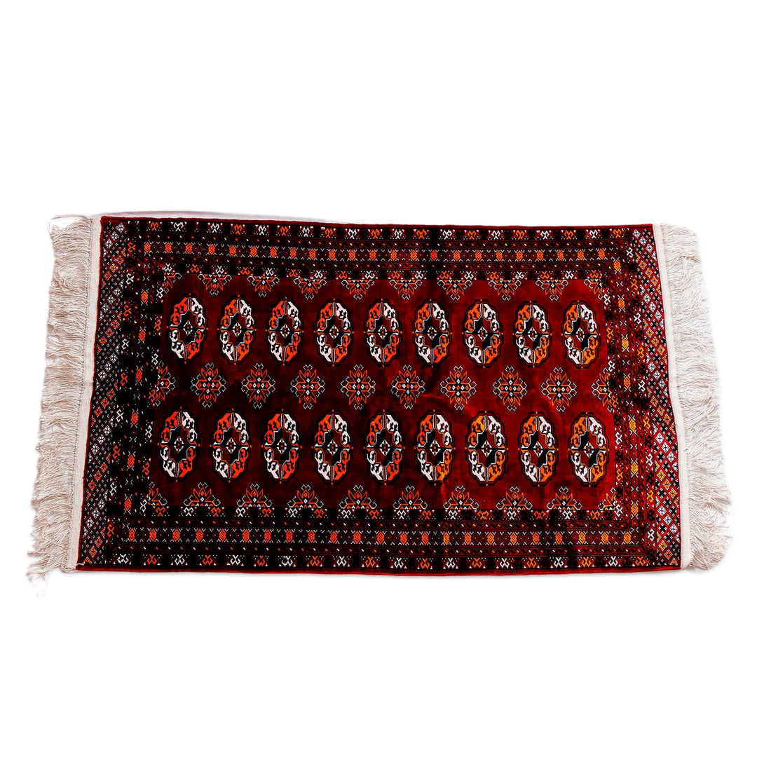 Handcrafted Crimson and White Classic Area Rug (2.5x4) - Red Roads