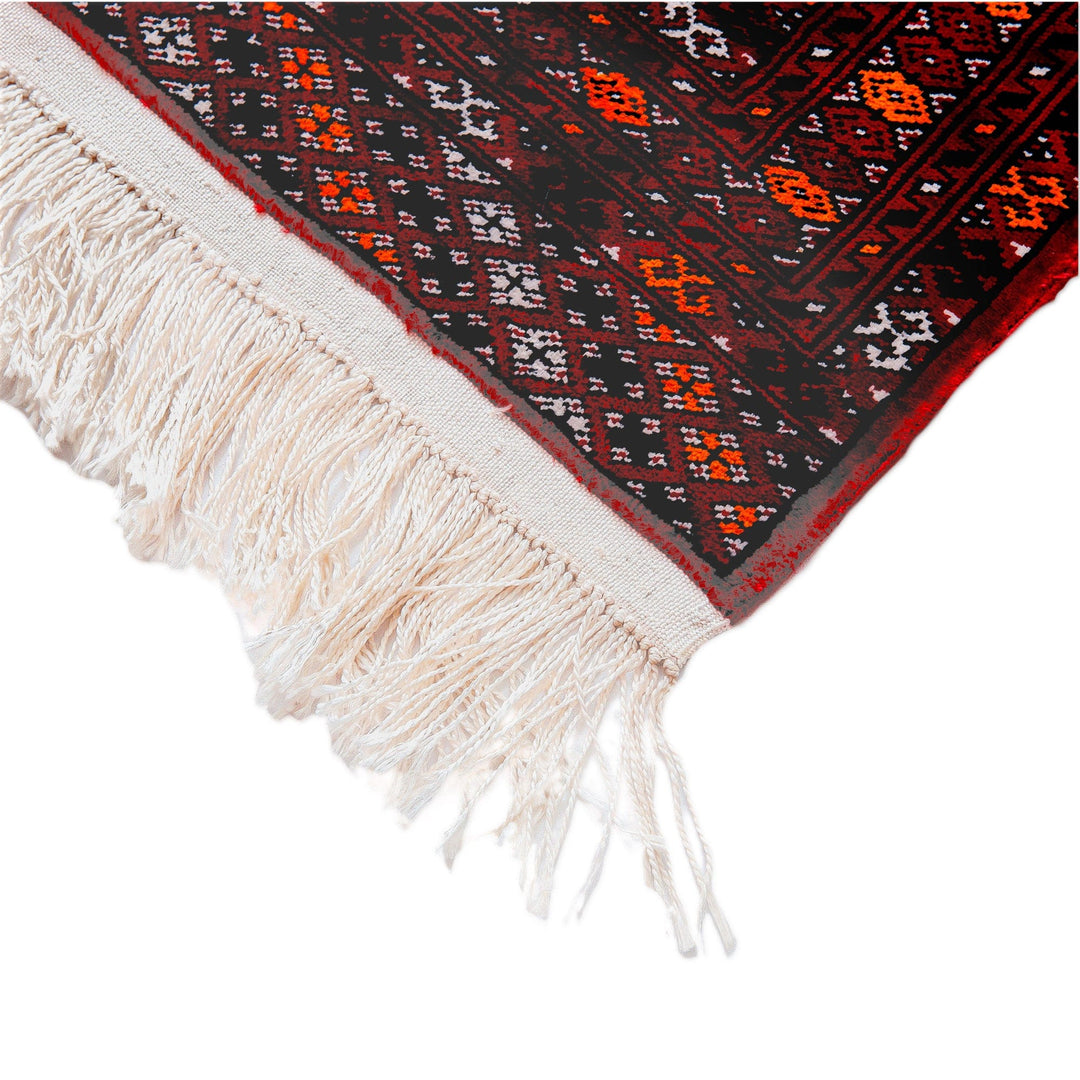 Handcrafted Crimson and White Classic Area Rug (2.5x4) - Red Roads