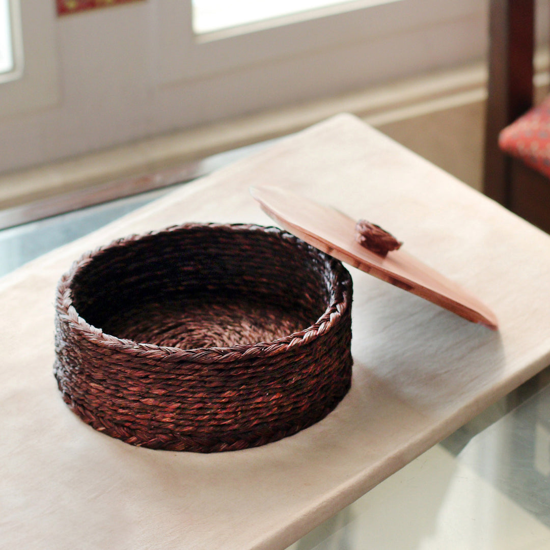 Handwoven Round Burgundy Natural Sabai Grass Fibers Basket - Palatial Nature