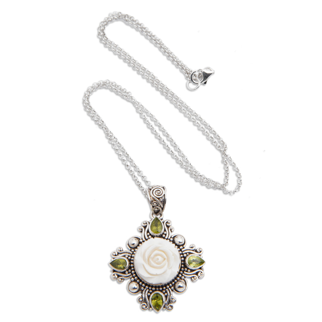 Nature-Themed Floral Faceted Peridot Pendant Necklace - Paradisial Spring
