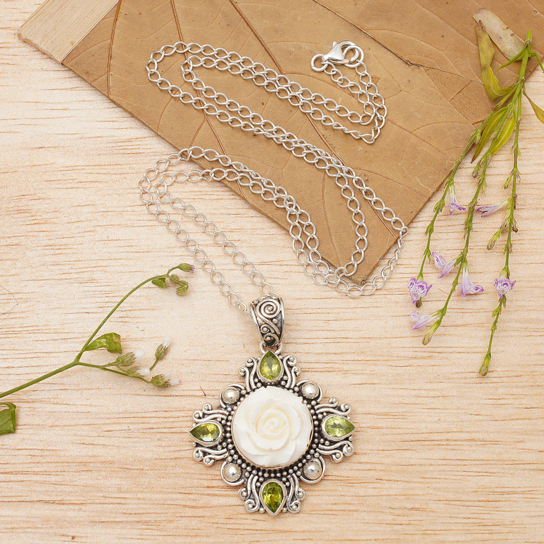 Nature-Themed Floral Faceted Peridot Pendant Necklace - Paradisial Spring