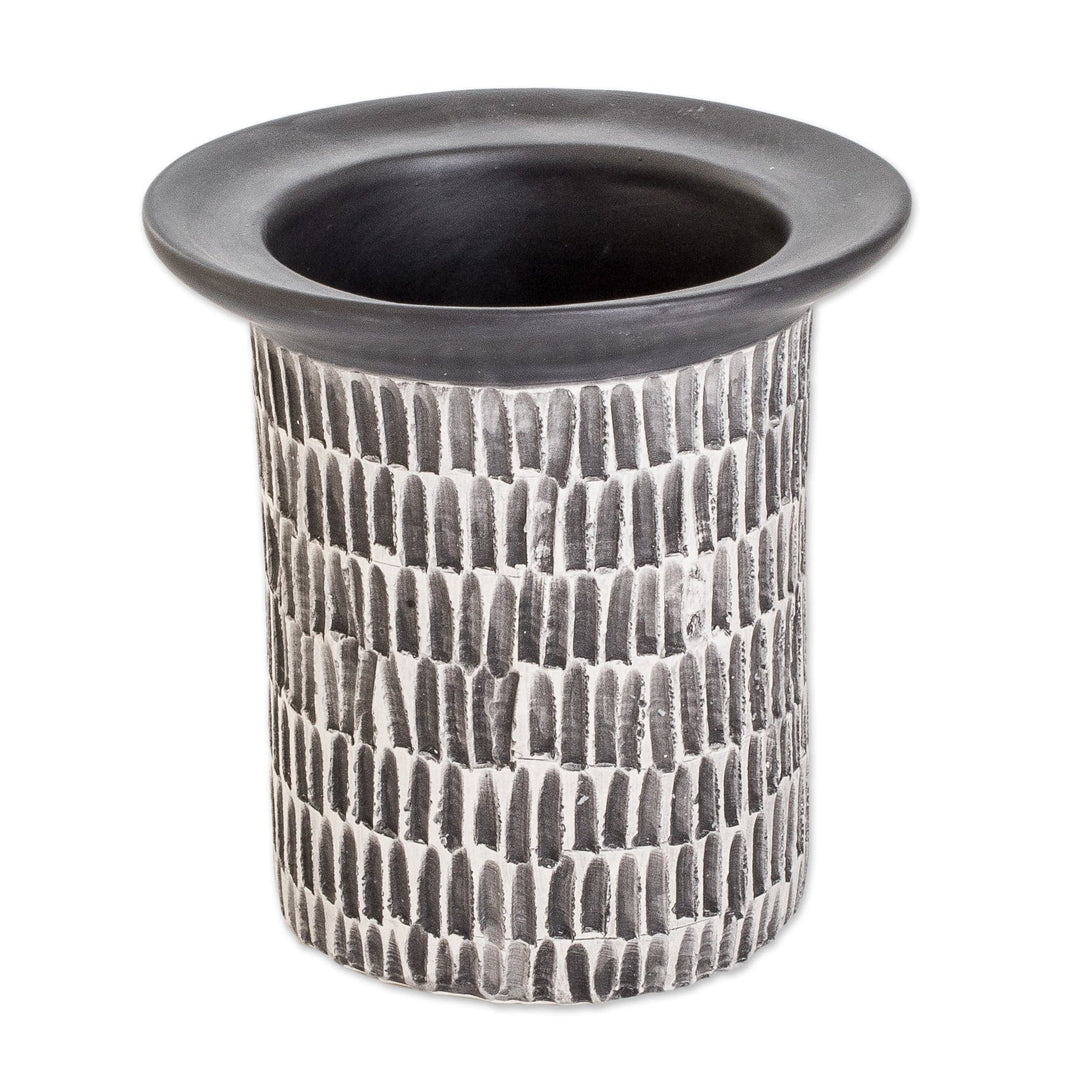 Guatemalan Handcrafted Textured Ivory and Black Ceramic Vase - Art and Elegance in Black