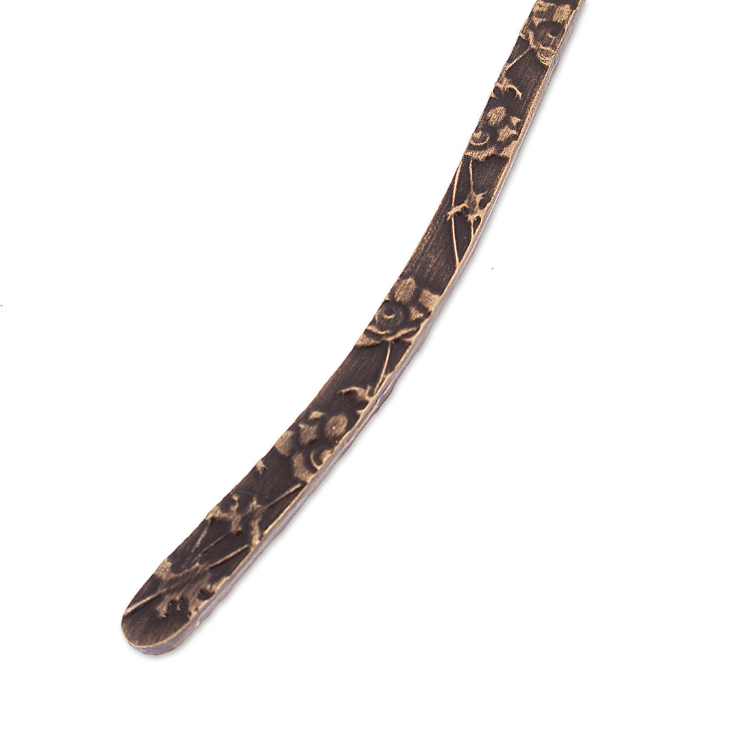 Zamac Metal Bookmark with Antique-Finished Golden Clover - Lucky Royal Petals