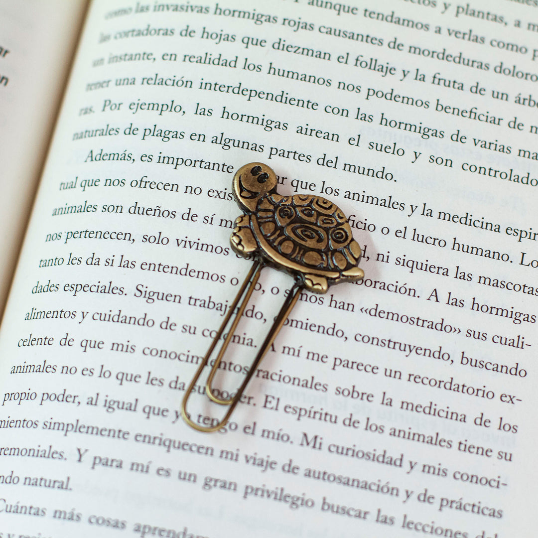 Antique-Finished Golden Zamac Metal Turtle Clip Bookmark - Regal Carapace