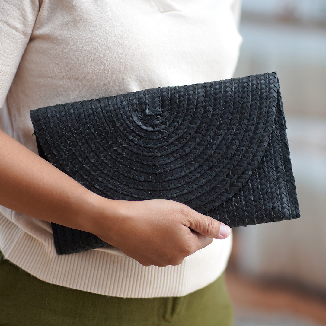 Tropical Braided Palmyra Palm Leaf Clutch in Onyx Hues - Onyx Epoch
