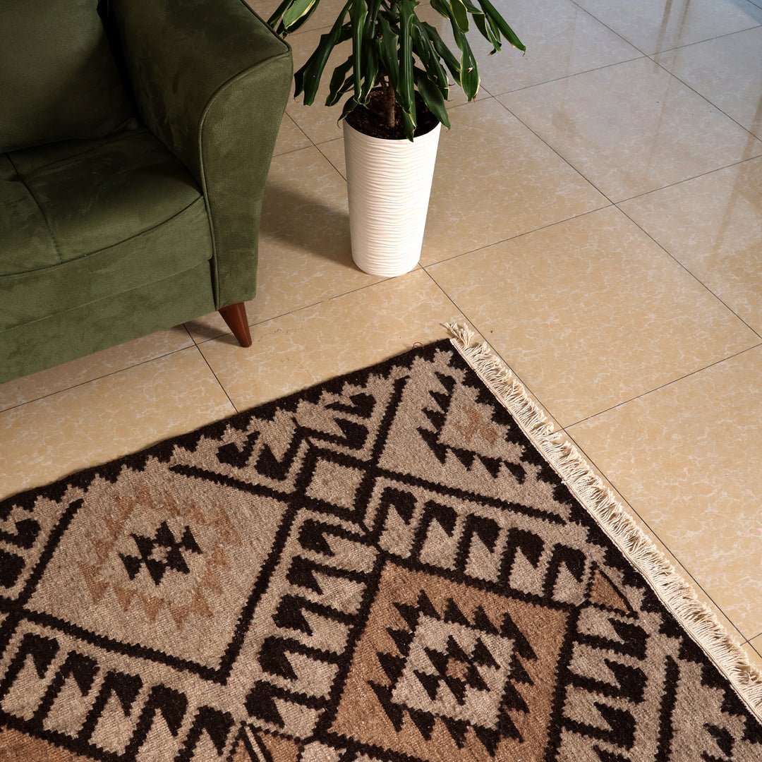 Classic Geometric Patterned 100% Wool Rug from Armenia (5x8) - Classic Memories