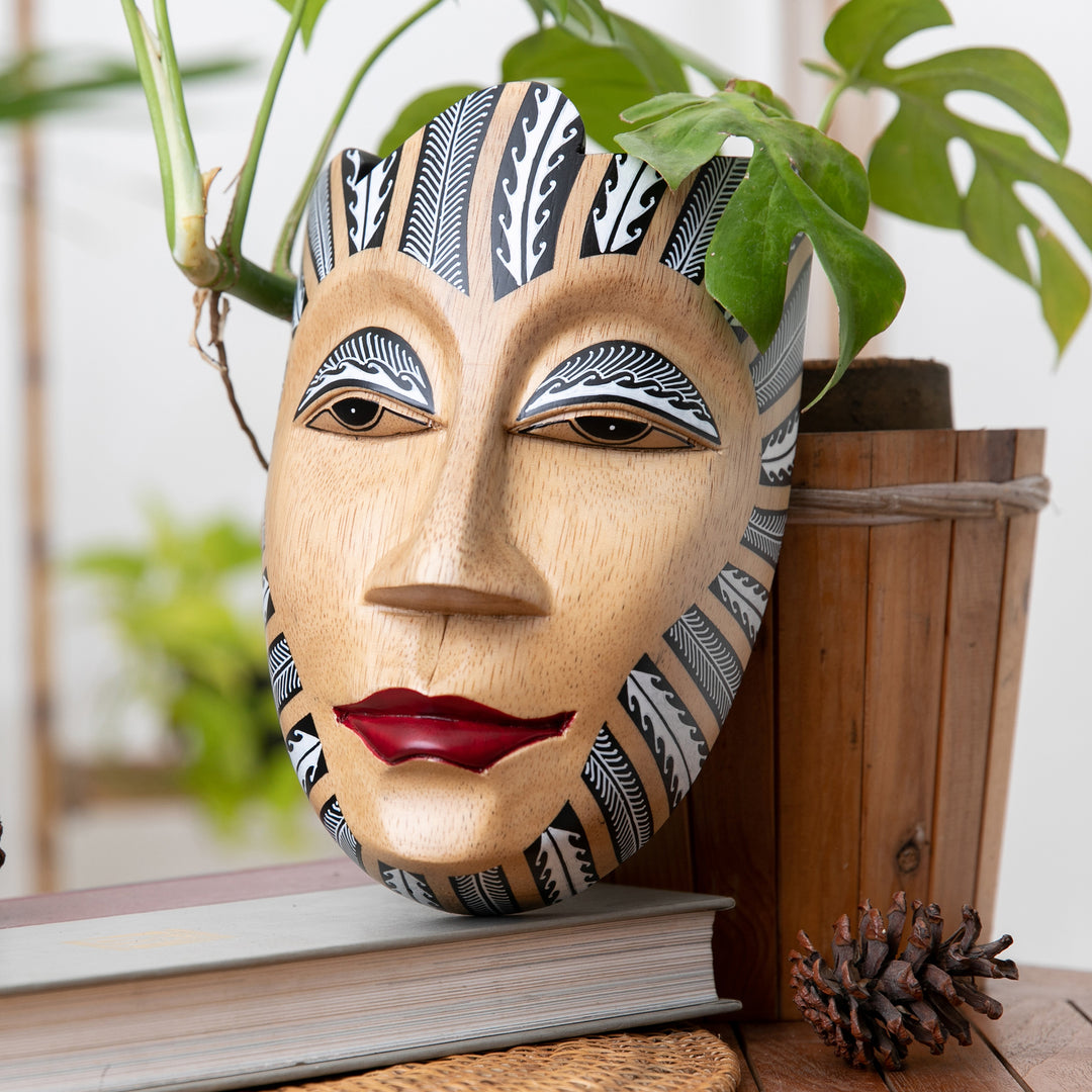 Javanese Warrior-Themed Handcrafted Batik Albesia Wood Mask - Warrior of Java