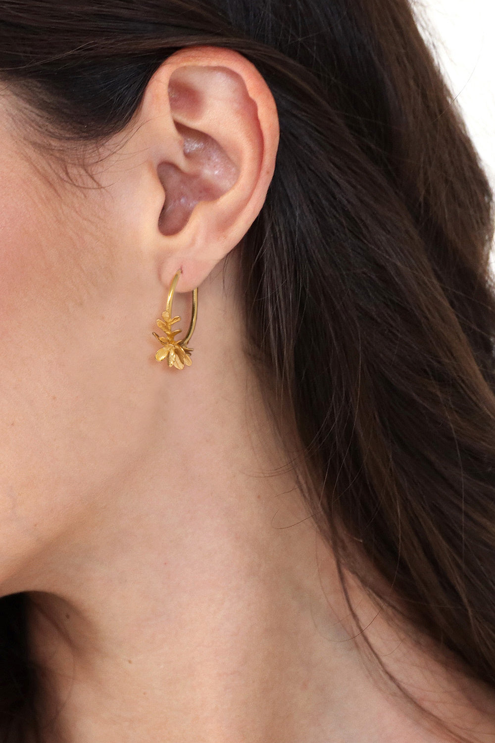 Spring-Themed Polished 18k Gold-Plated Brass Hoop Earrings - Primaveral Crown