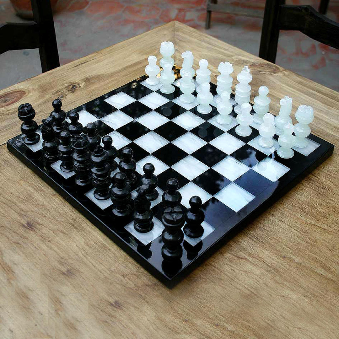 Classic Hand-Carved Marble and Onyx Chess Set from Mexico - Classic Duel