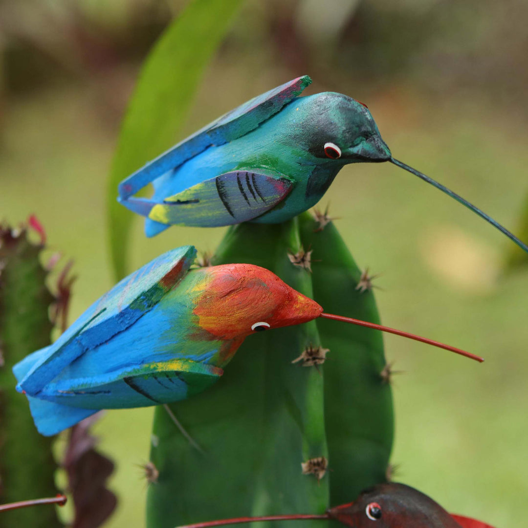 Set of 5 Pine Wood Hummingbird Ornaments in Colorful Tones - Natural Hummingbirds