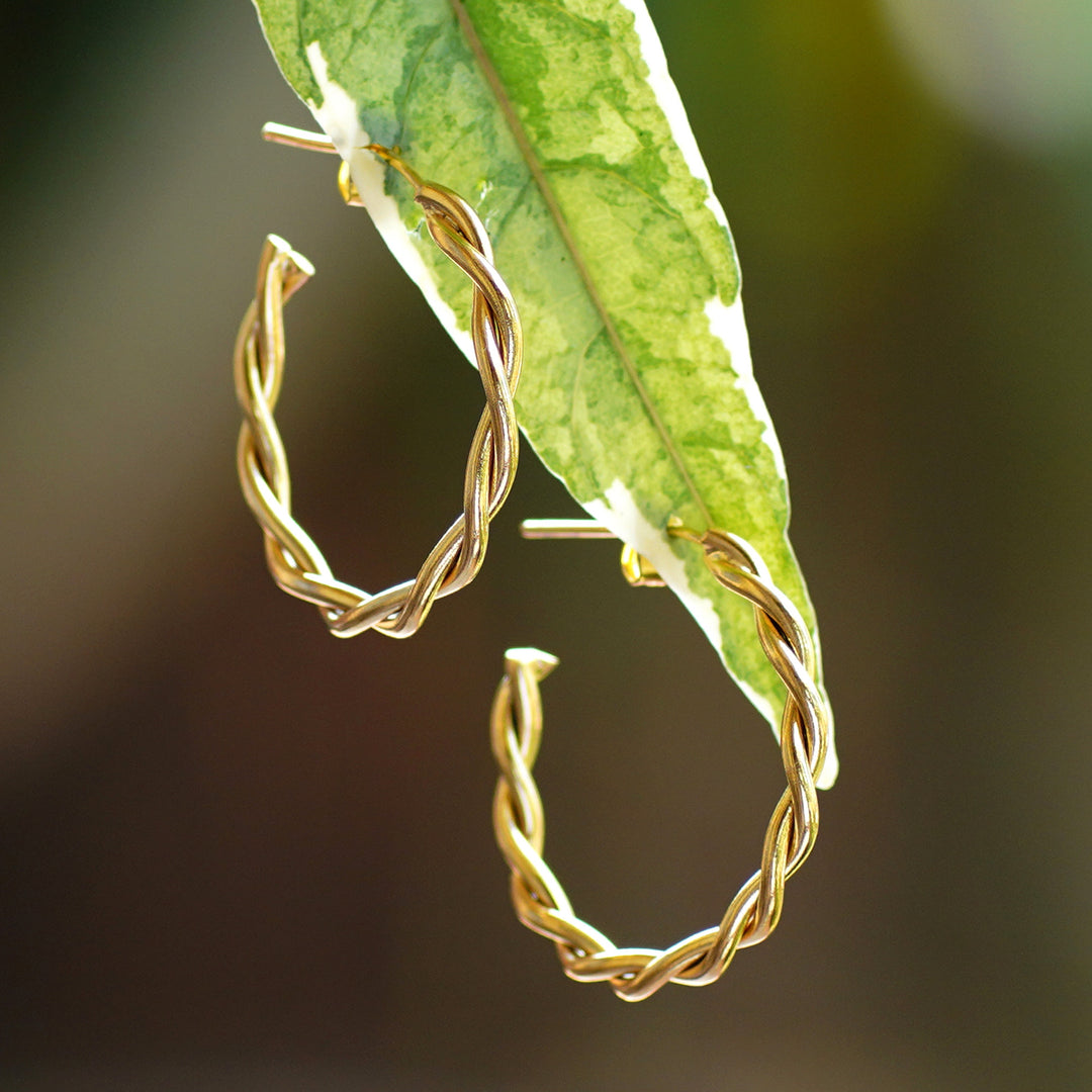 High-Polished 18k Gold-Plated Rope-Shaped Half-Hoop Earrings - Ropes of Victory