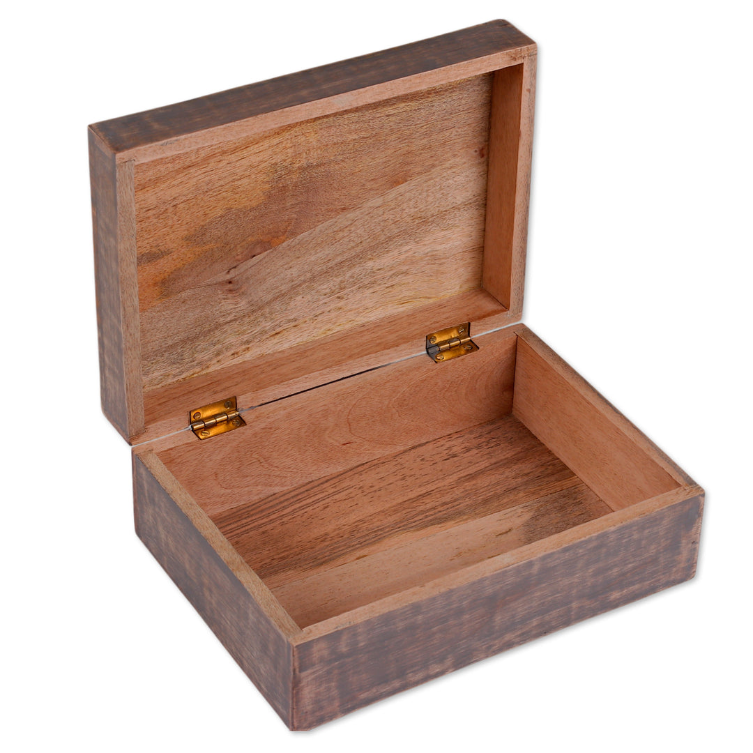 Scallop-Patternerd Hand-Carved Medium-Sized Mango Wood Box - Scallop Secrets