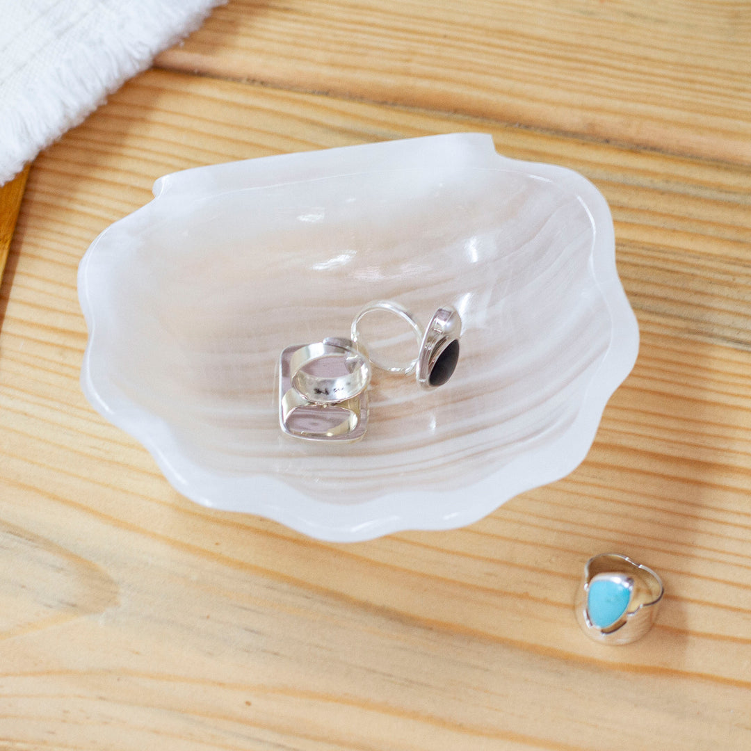 White Seashell-Themed Hand-Carved Natural Marble Catchall - White Seashell