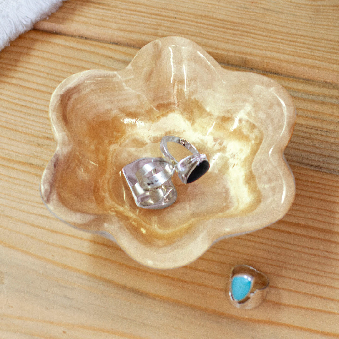 Six-Leaf Clover-Themed Hand-Carved Natural Marble Catchall - Grey Clover