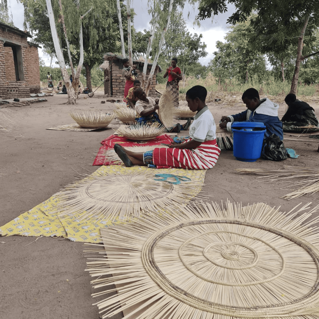 Large Palm Sun Circle - Natural