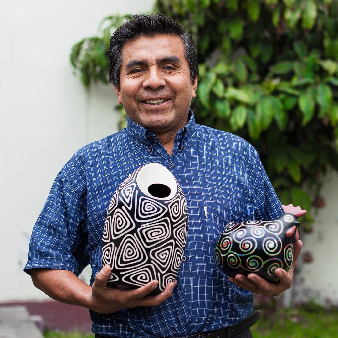 Chulucanas Decorative Vase - Honey