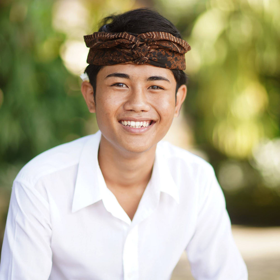 Jempinis Wood Penguin Statuette - Friendly Penguin