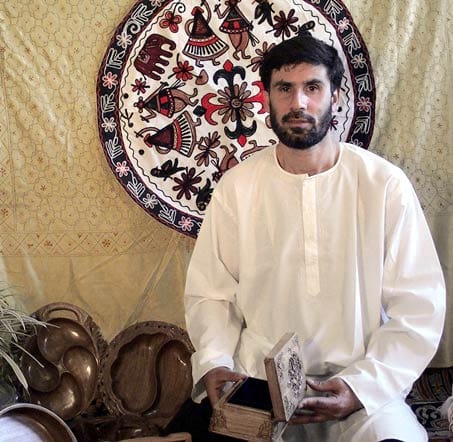 Walnut wood jewelry box - Woodpecker Flowers