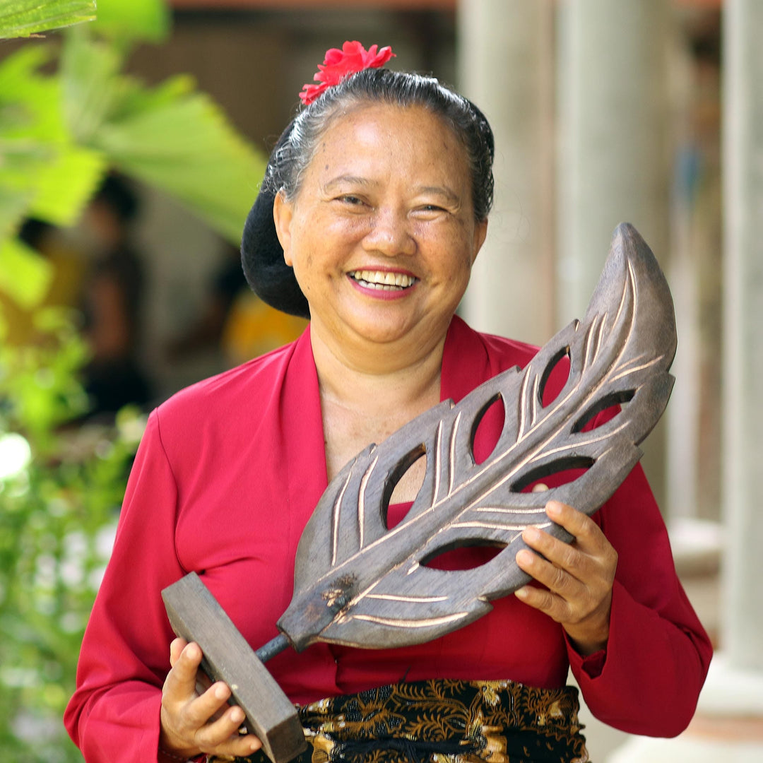 Lovely Mother and Child Sculpture in Hand Carved Wood - Lovely Mother