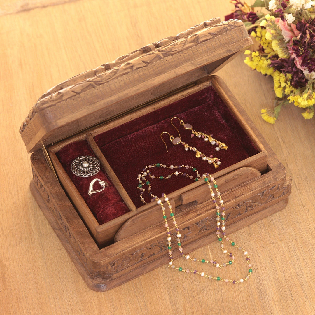 Walnut wood jewelry box - Woodpecker Flowers