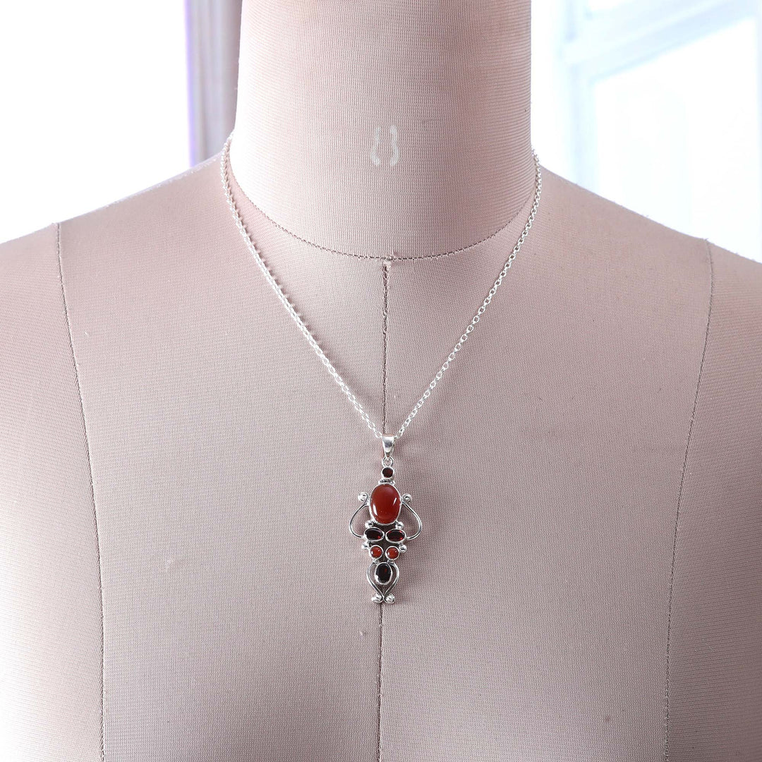Two-Carat Carnelian and Garnet Pendant Necklace from India - Romances