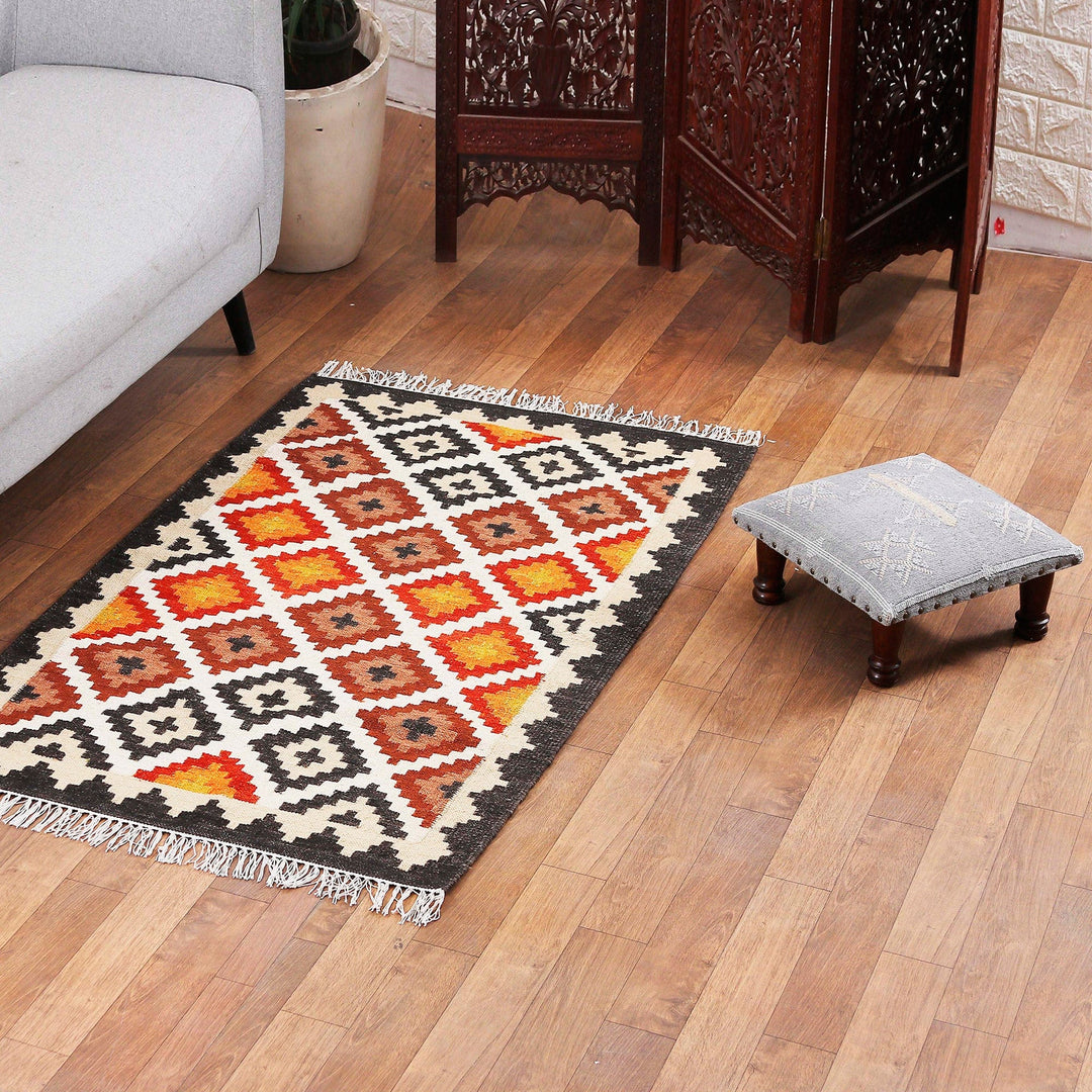 Handloomed Diamond-Patterned Alabaster and Black Wool Rug - Paradise Enchantment