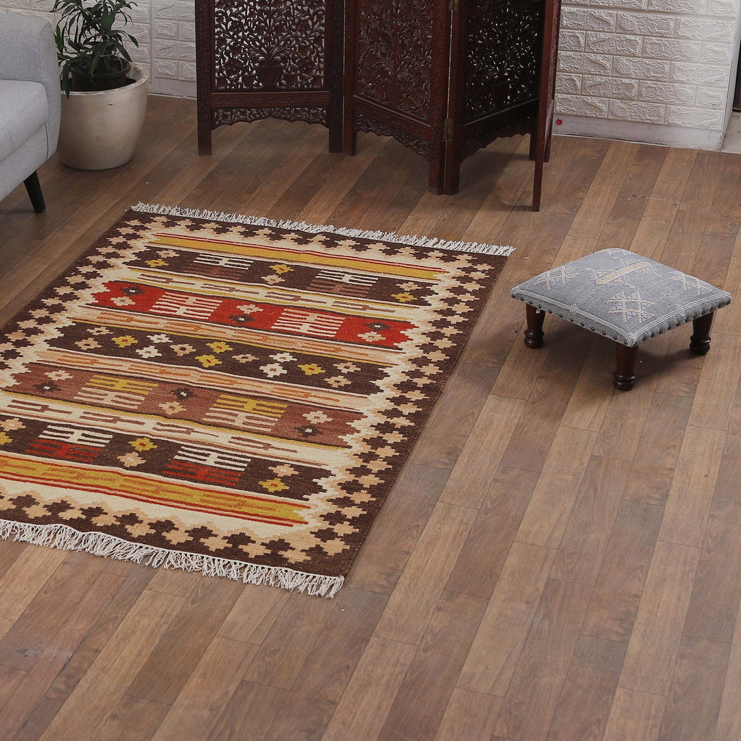 Handloomed Traditional Warm-Toned Wool Area Rug (4x6) - Splendor Memoirs