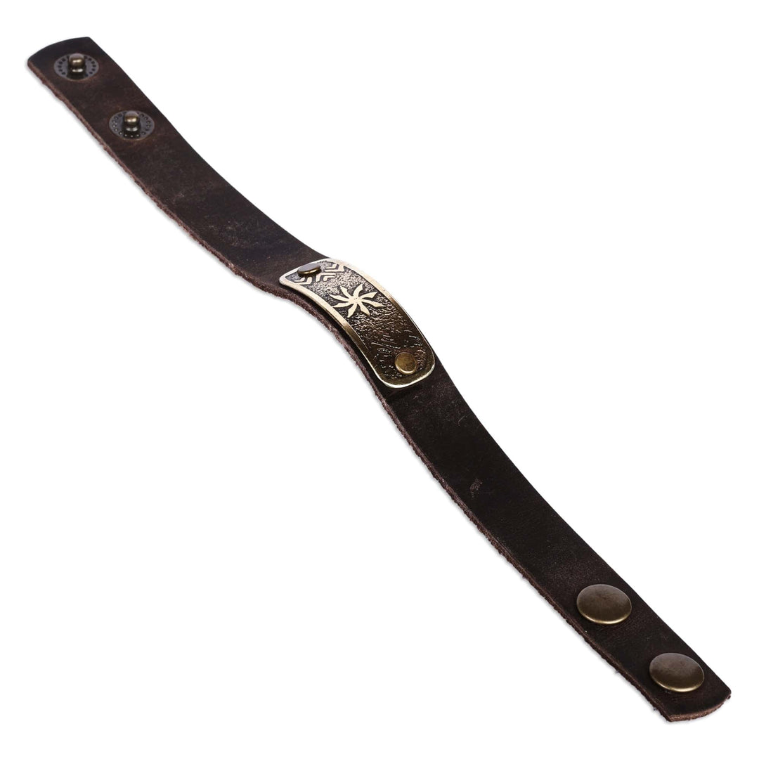 Men's Leather Bracelet with Sun-Themed Brass Pendant - Infinite Harmony
