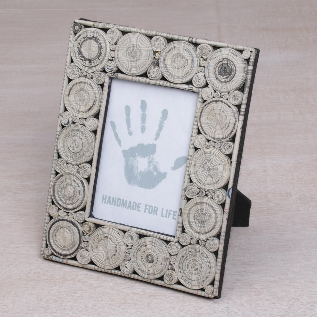 4x6 Recycled Paper Photo Frame in Grey - Hypnotizing Grey