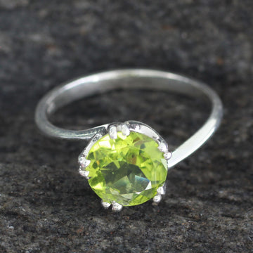 Sterling Silver and Peridot Ring - Delhi Crown