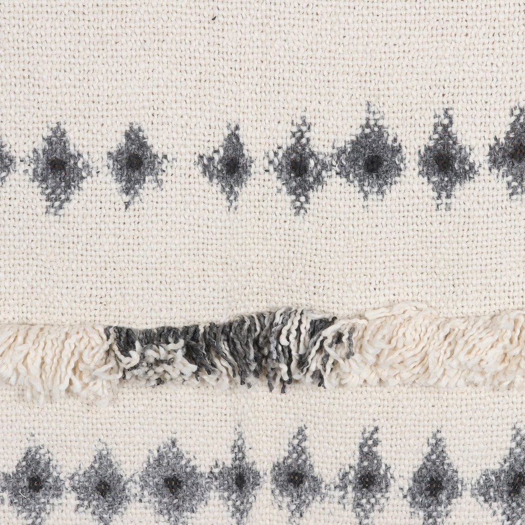 Tie-Dye Cotton Throw with Tufted Embroidery - Cozy Elegance