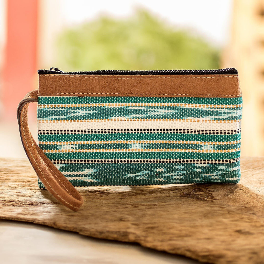 Handwoven Green Cotton Wristlet Bag with Zippered Closure - Jocotenango Green