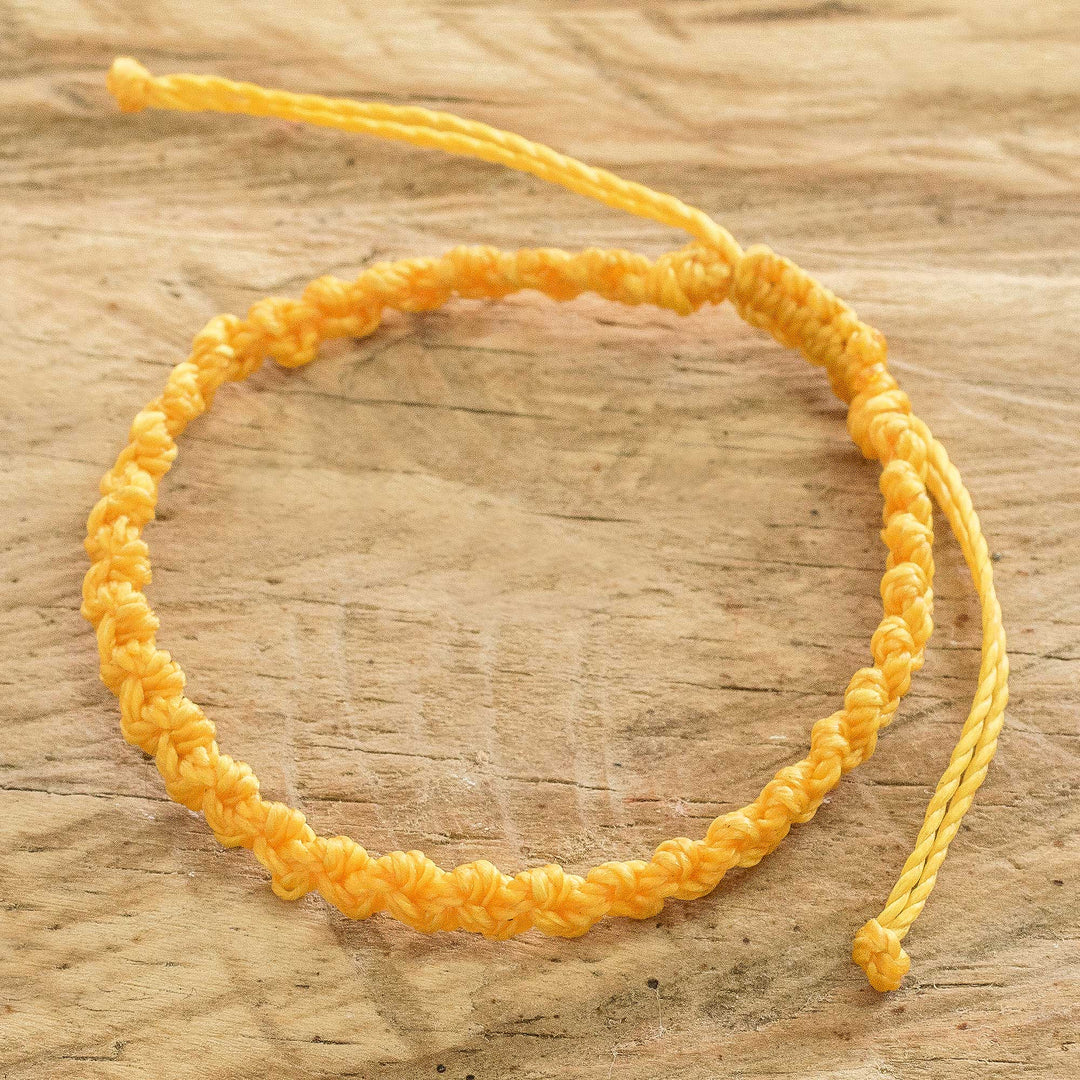 Knot Uncommon in Yellow